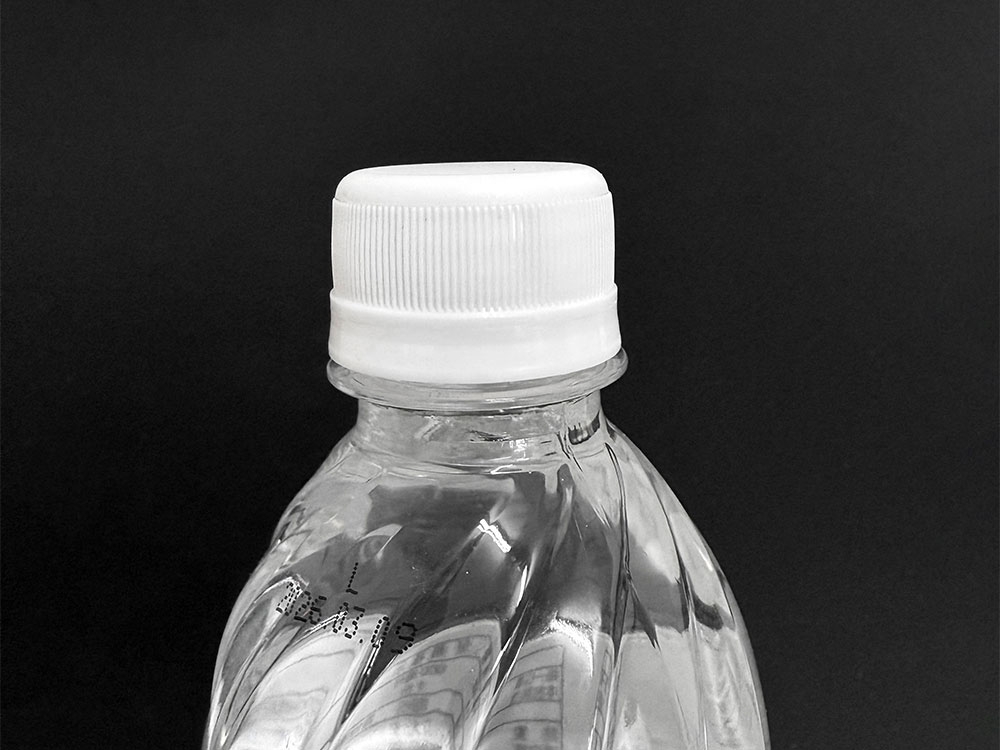 Plastic bottle caps Knives - Perforation